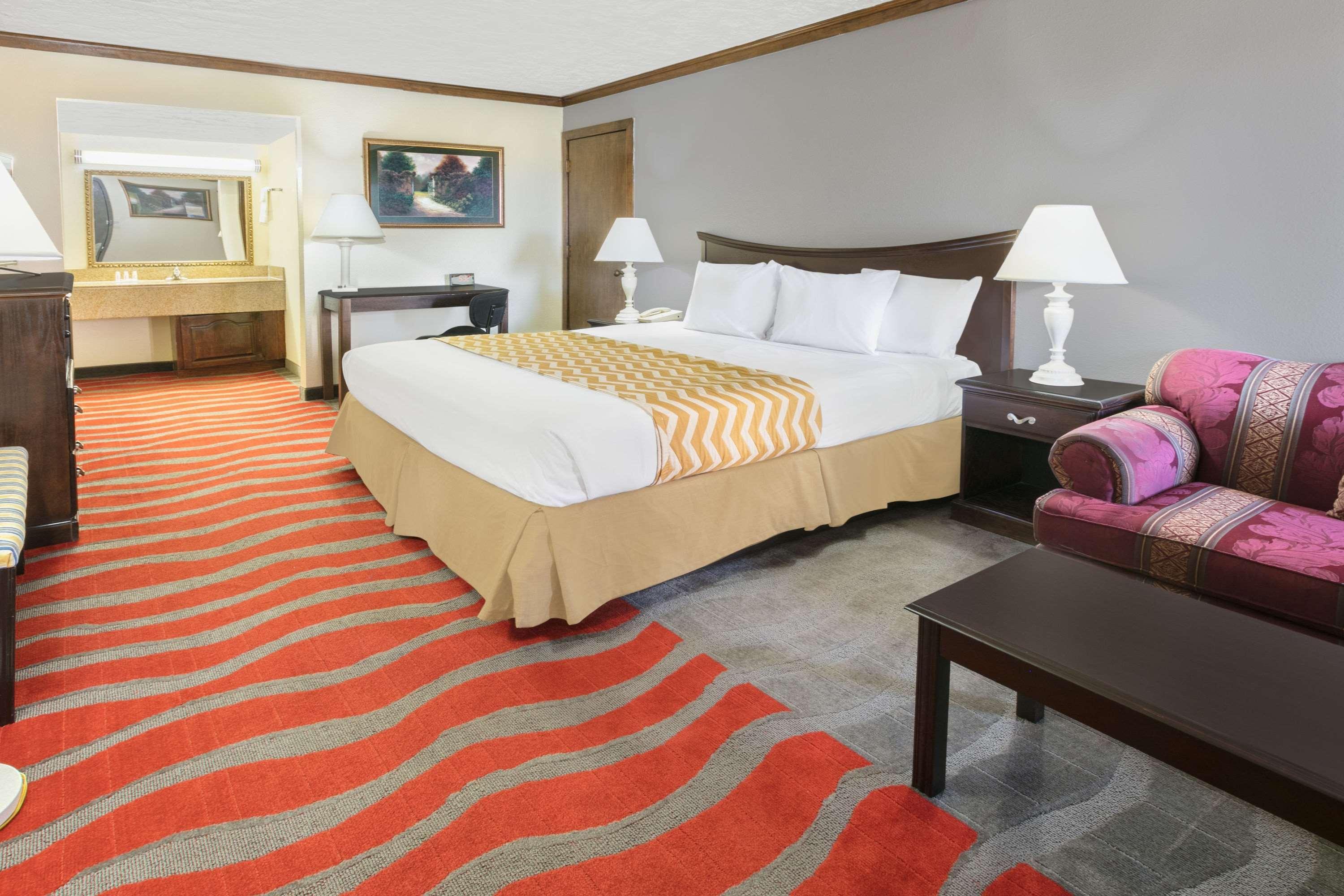 Travelodge Inn & Suites By Wyndham Norman Eksteriør bilde