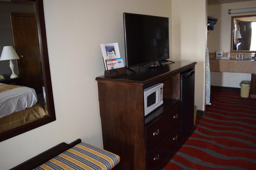 Travelodge Inn & Suites By Wyndham Norman Eksteriør bilde
